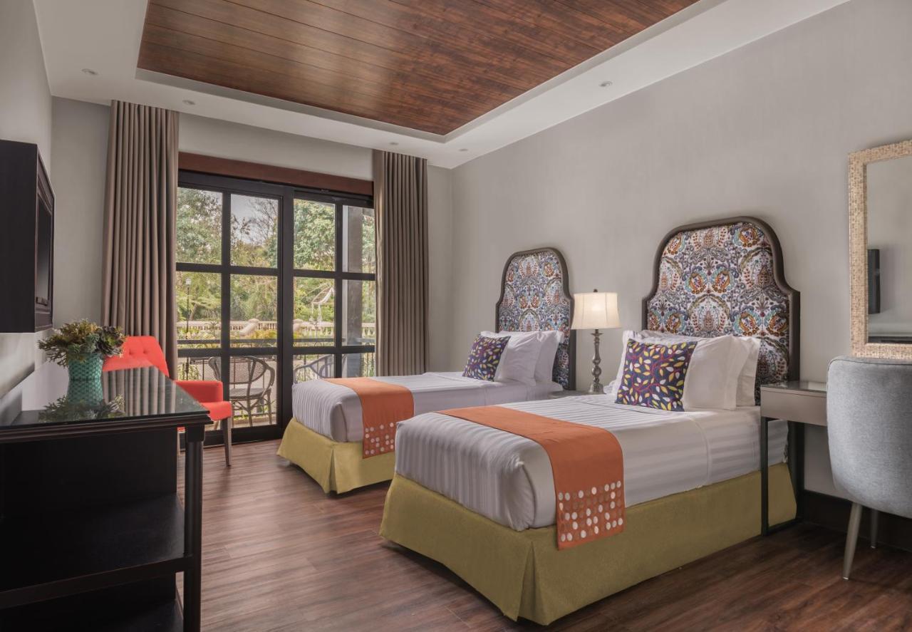Отель Hillcreek Gardens Tagaytay Luksuhin Экстерьер фото
